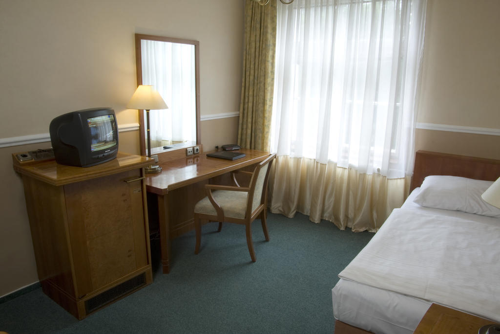 Dr. Adler Spa & Kurhotel Frantiskovy Lazne Room photo